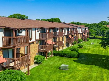 Lush Landscaping Lush Landscaping at Hickory Village Apartments, Mishawaka, IN, 46545 - Photo Gallery 4