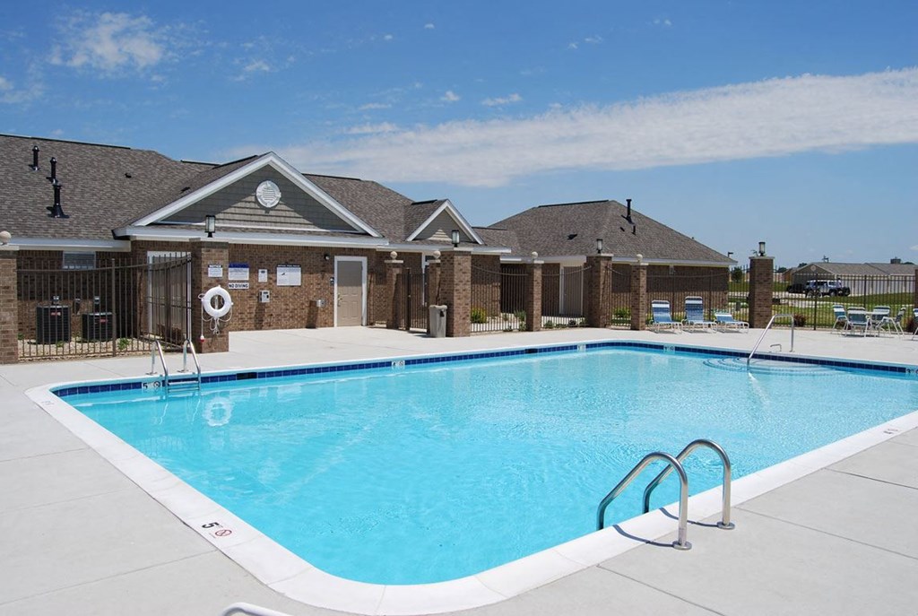 Community Clubhouse With Swimming Pool at Hunters Pond Apartment Homes, Champaign, Illinois