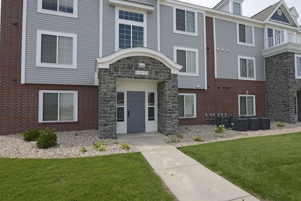 Designed Entryway To Apartment at Hunters Pond Apartment Homes, Champaign, Illinois