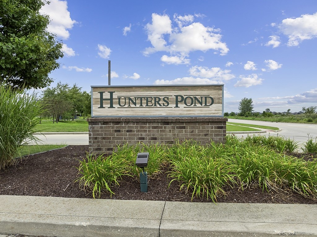 Property Signage at Hunters Pond Apartment Homes, Illinois