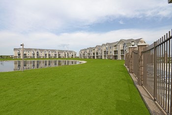 Pondside View Pondside View at Hunters Pond Apartment Homes, Champaign, IL - Photo Gallery 4