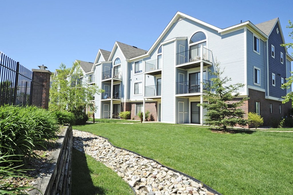 Apartments For Rent at Huntington Cove Apartments, Merrillville, 46410