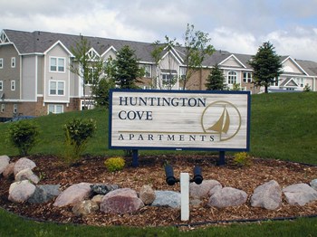 Entry Sign Entry Sign at Huntington Cove Apartments, Merrillville - Photo Gallery 5