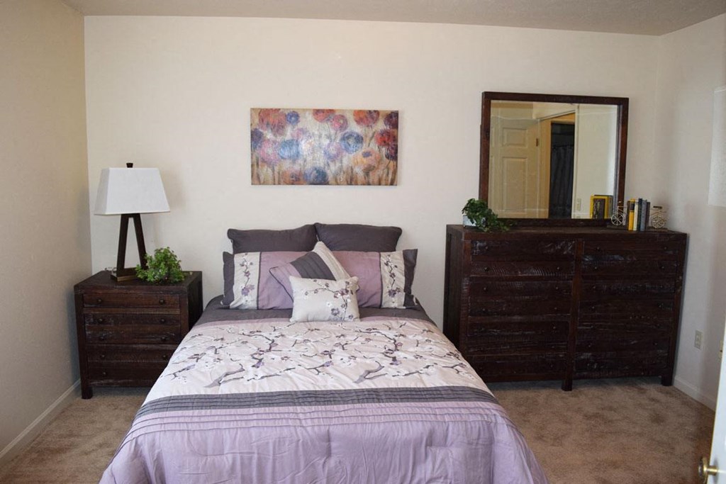 Well Appointed Bedroom at Huntington Cove Apartments, Merrillville, 46410