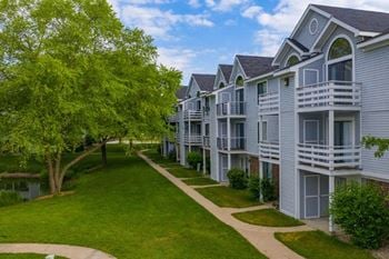 Park-like Grounds with Picnic Areas at Hurwich Farms Apartments in South Bend, IN