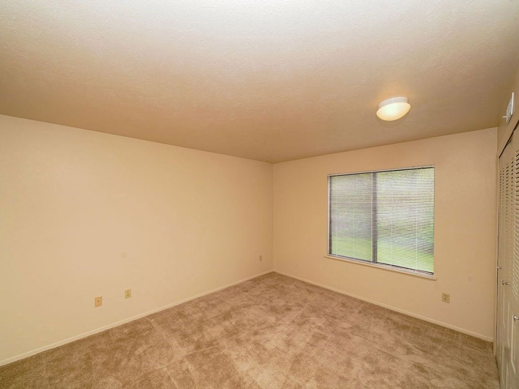 Window Coverings Provided at Hurwich Farms Apartments, Indiana, 46628