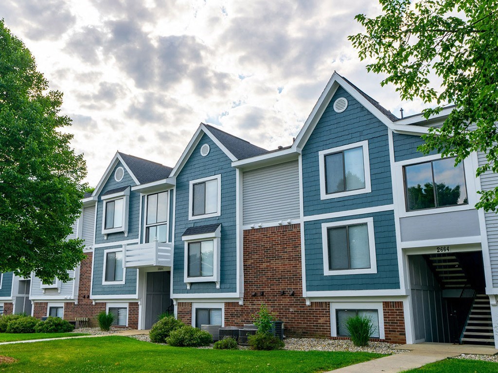 Exterior View at Hurwich Farms Apartments, South Bend, IN