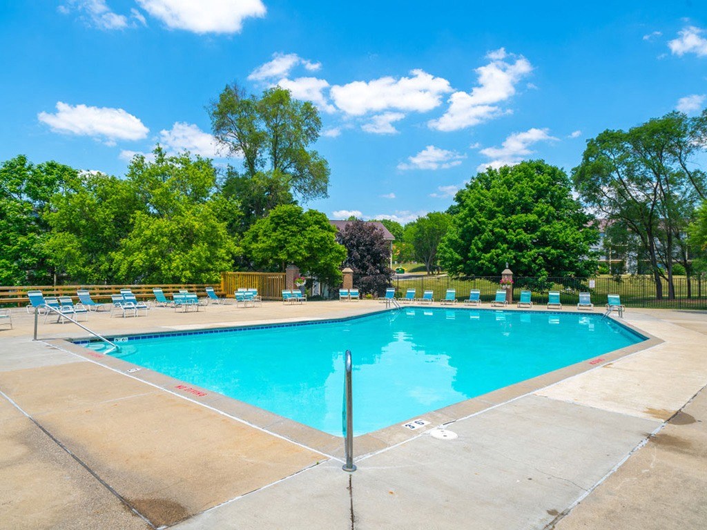 Sparkling Swimming Pool with Wi Fi at Irish Hills Apartments, South Bend, 46614