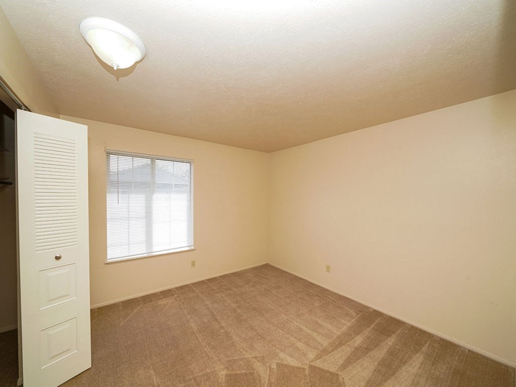 Bedroom With Window at Irish Hills Apartments, Indiana, 46614