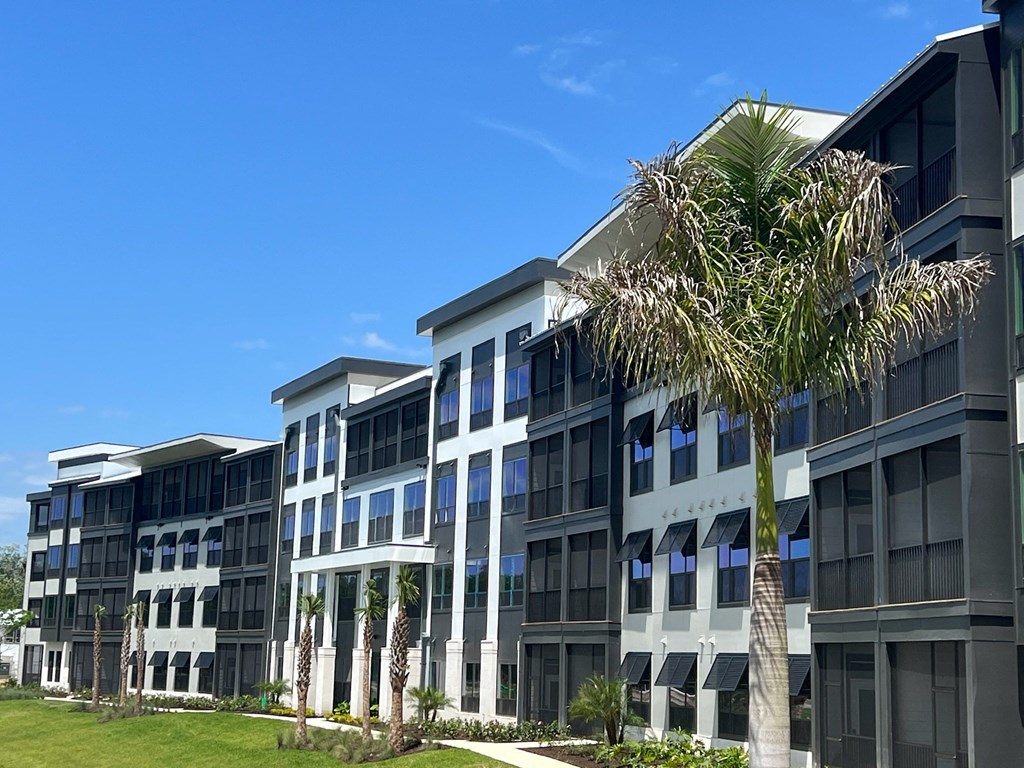 an exterior view of a large apartment building with a blue sky in the background  at Ironwood Flats, Brandon, 33511