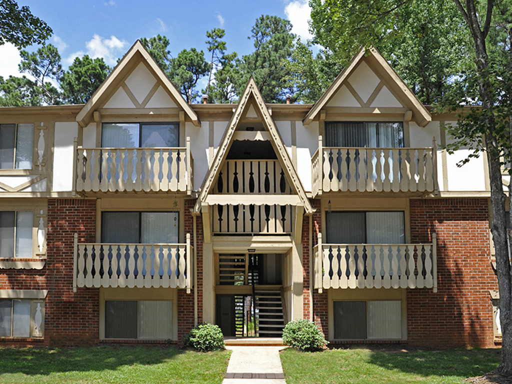 Unique Exteriors at Laurel Woods Apartments, Greenville