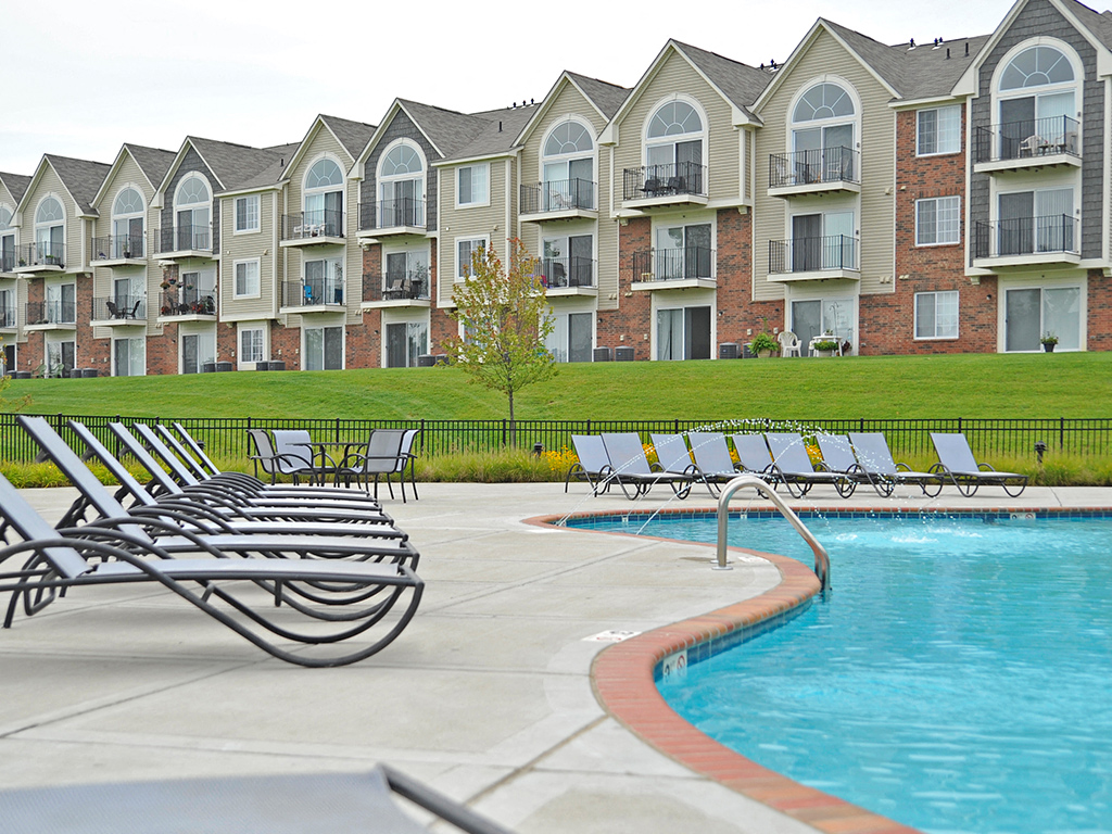 Swimming Pool With Sundeck at LakePointe Apartments, Batavia