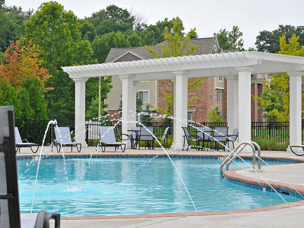 Swimming Pool With Sundeck and Pergola at LakePointe Apartments, Ohio, 45103