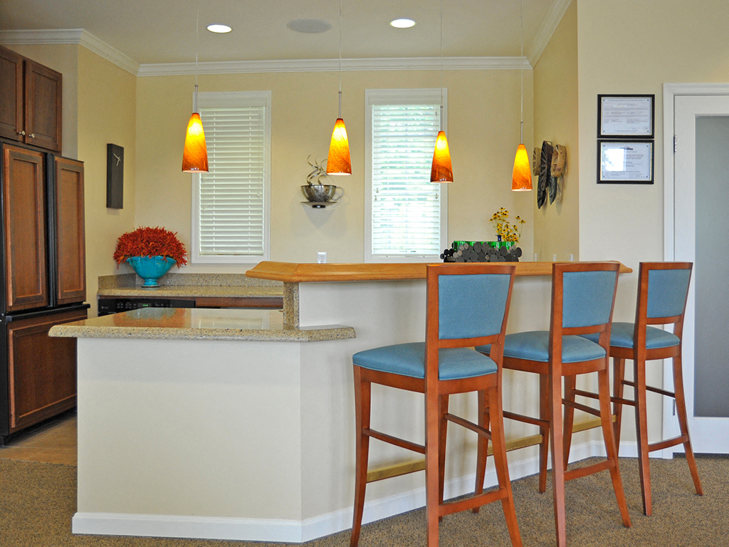 Breakfast Bar at LakePointe Apartments, Batavia, OH