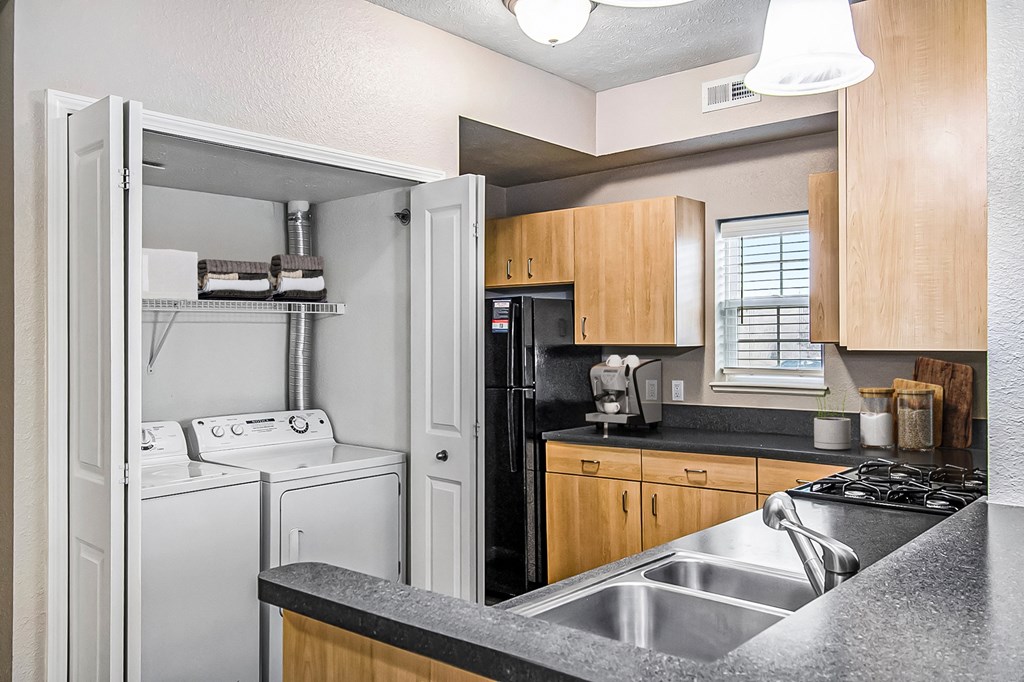 An end style kitchen with a washer and dryer at Lynbrook Apartments and Townhomes, Elkhorn, NE, 68022