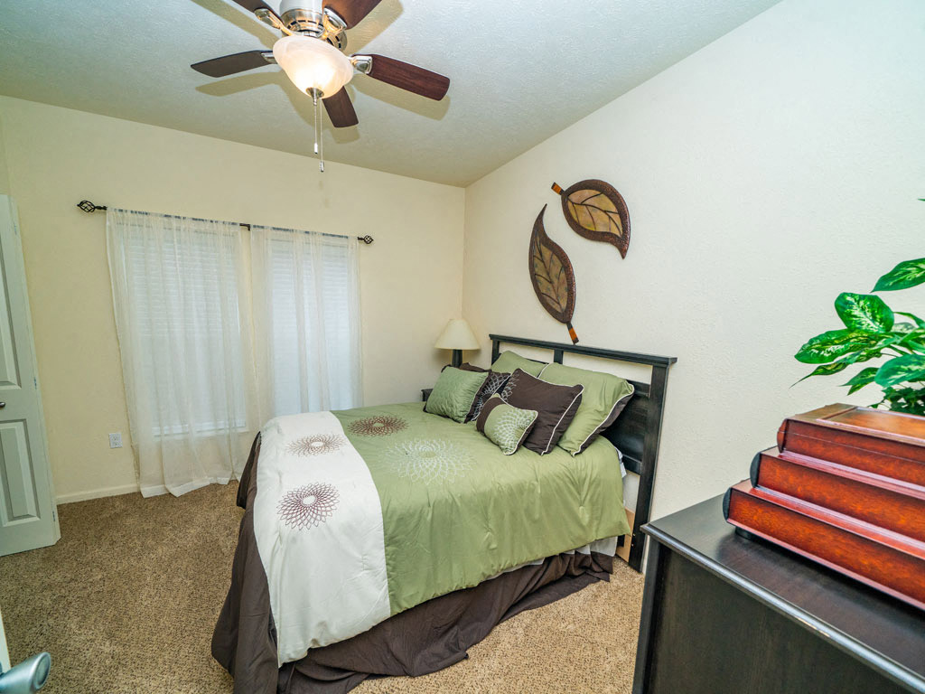 Bedroom With Expansive Windows at Lynbrook Apartment Homes and Townhomes, Elkhorn, NE