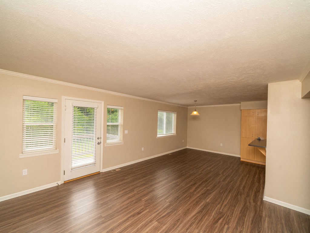 Beautiful Floors at Lynbrook Apartment Homes and Townhomes, Elkhorn, NE, 68022