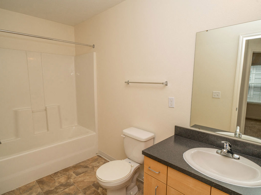Large Soaking Tub at Lynbrook Apartment Homes and Townhomes, Nebraska