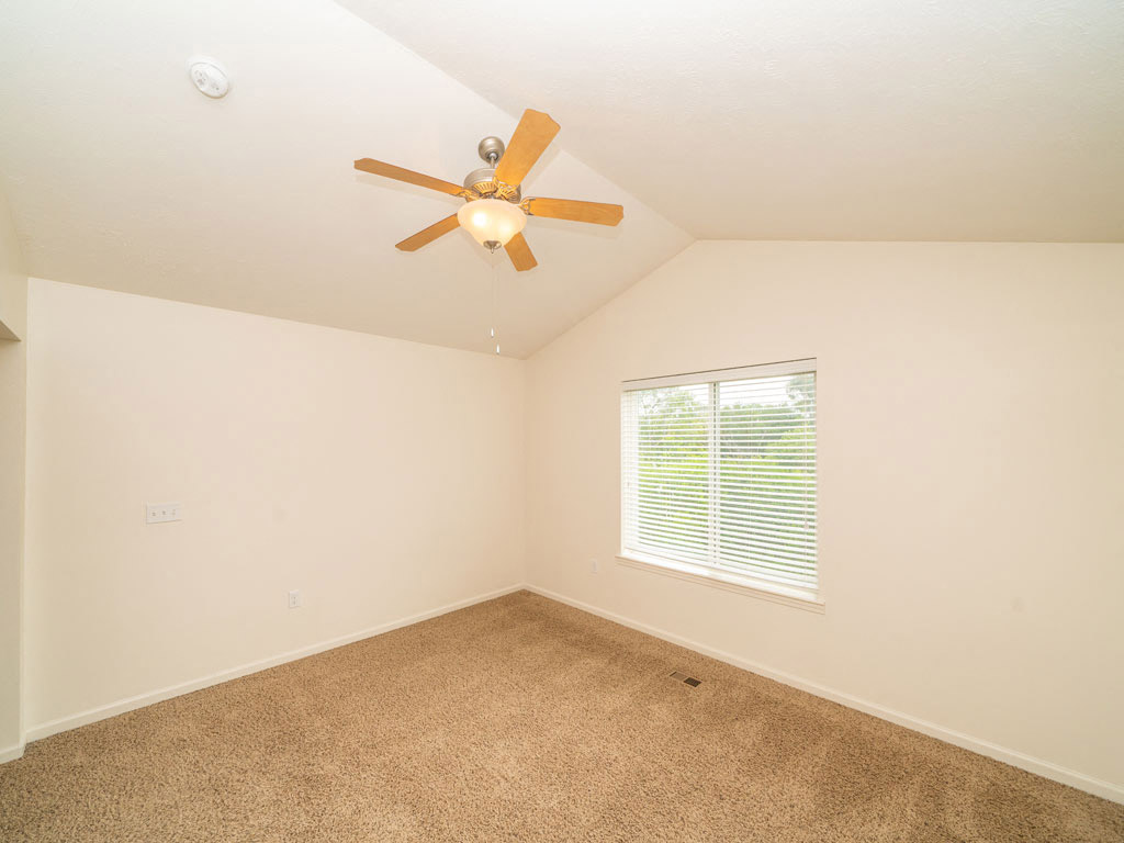 Lighted Ceiling Fan at Lynbrook Apartment Homes and Townhomes, Nebraska, 68022