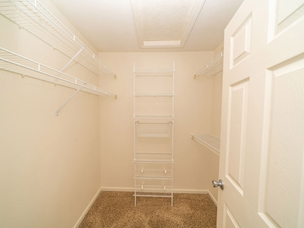 Large Walk In Closets at Lynbrook Apartment Homes and Townhomes, Elkhorn, NE