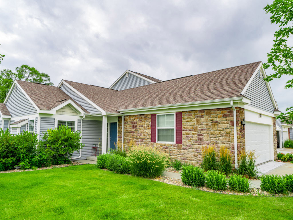 Mature Landscaping at Lynbrook Apartment Homes and Townhomes, Elkhorn, 68022