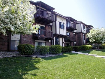 Exterior View of Building Exterior View of Building at Madeira Apartments, Kalamazoo, MI, 49001 - Photo Gallery 6