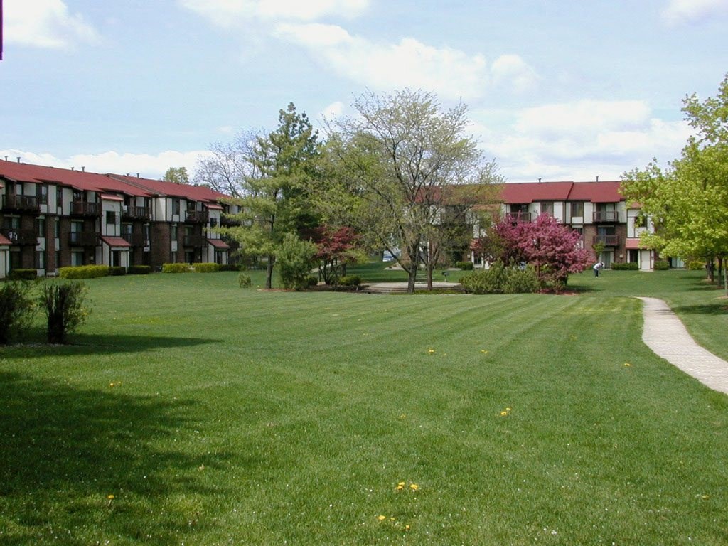 Gorgeous Green Lawns at Madeira Apartments, Kalamazoo, MI