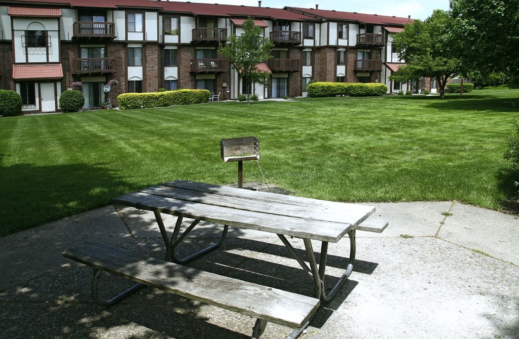 Picnic Areas With Grills at Madeira Apartments, Kalamazoo, MI, 49001