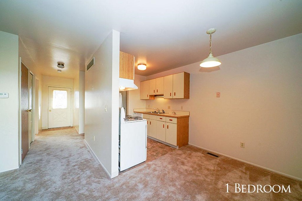 One Bedroom Entryway to Kitchen at Mount Royal Townhomes, Michigan