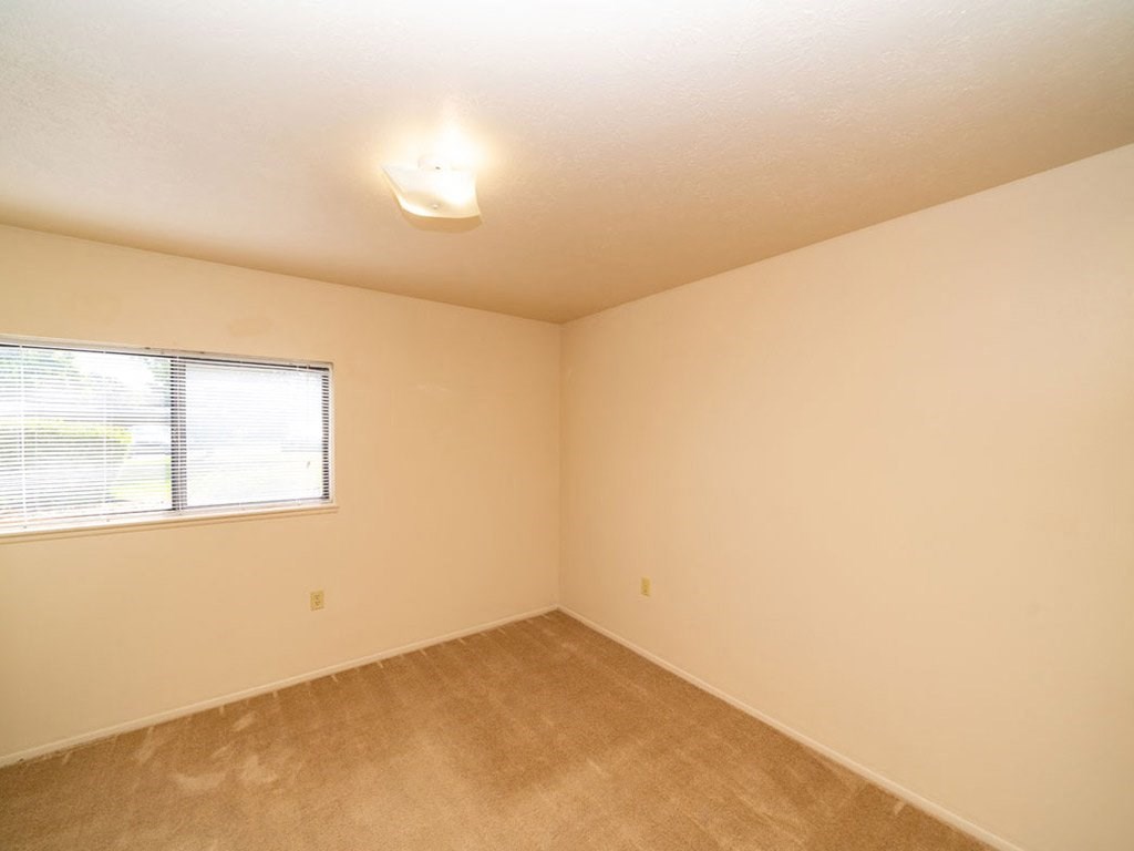 Residential Room With Window at North Pointe Apartments, Elkhart, Indiana