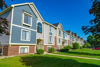 Rolling Green Lawns Rolling Green Lawns at North Pointe Apartments, Indiana - Photo Gallery 4