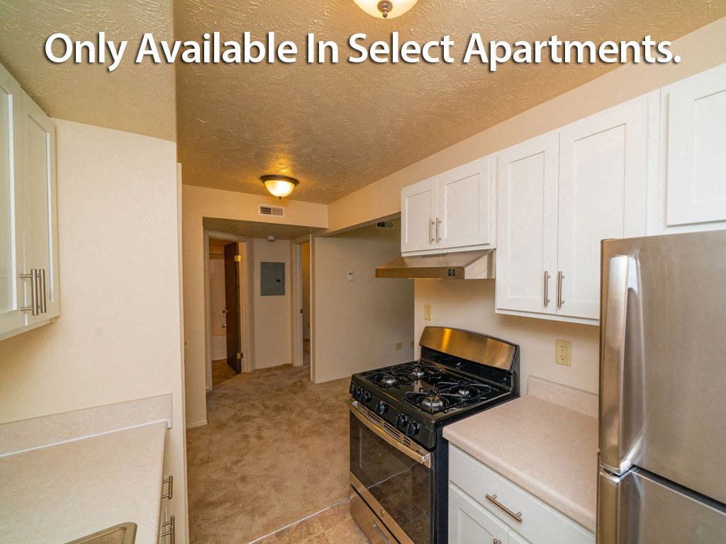 Fully Equipped Kitchen With Modern Appliances at Old Farm Apartments, Elkhart, IN