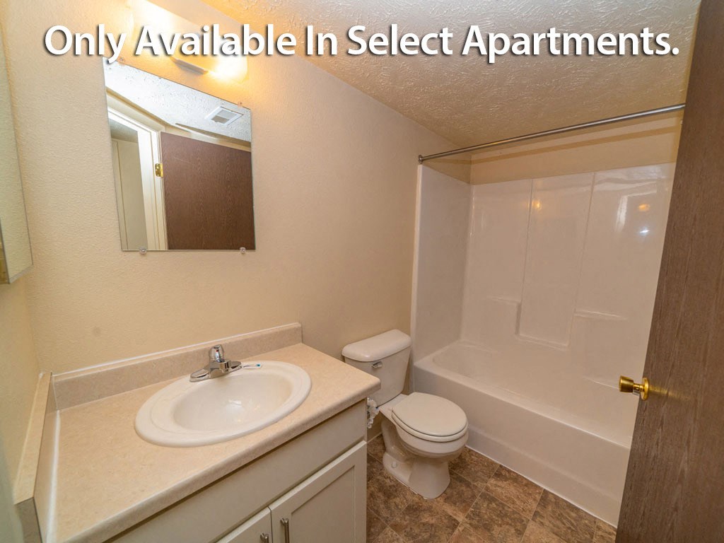 Bathroom With Bathtub at Old Farm Apartments, Elkhart, IN, 46517