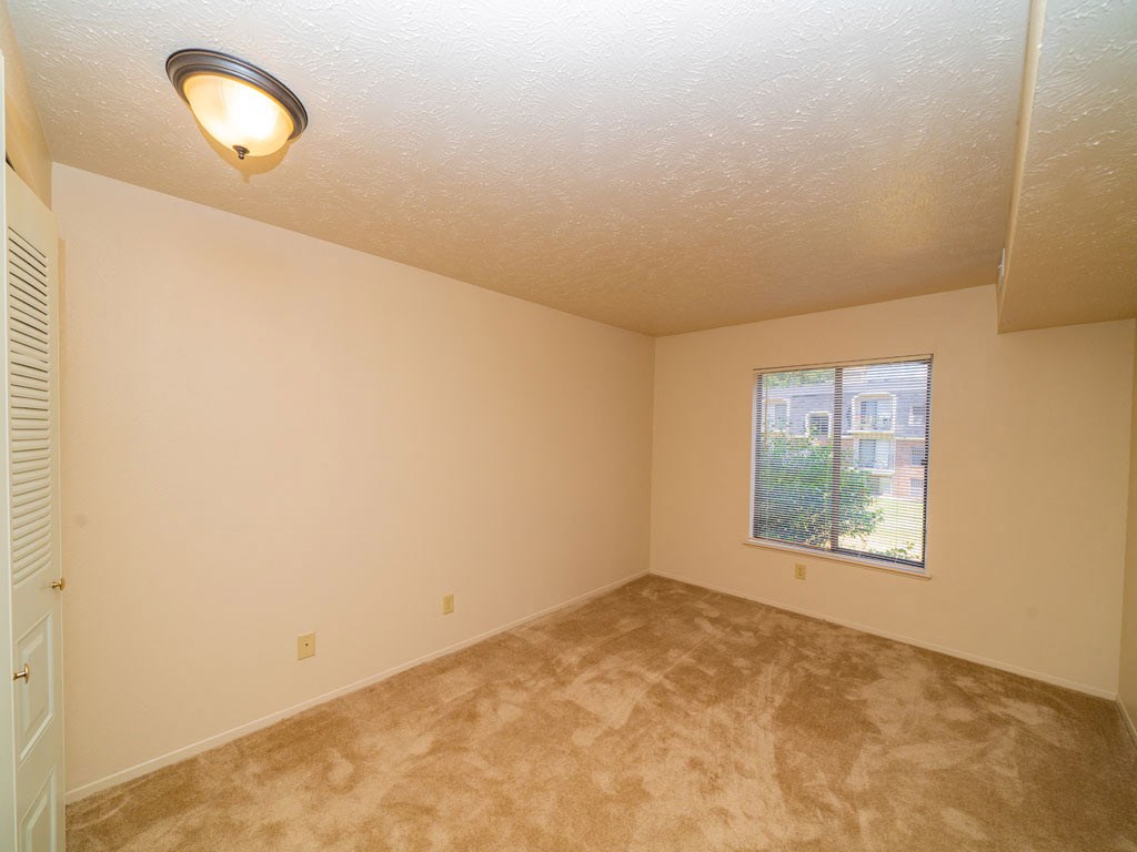 Large Rooms with Lots of Natural Light at Old Farm Apartments, Indiana