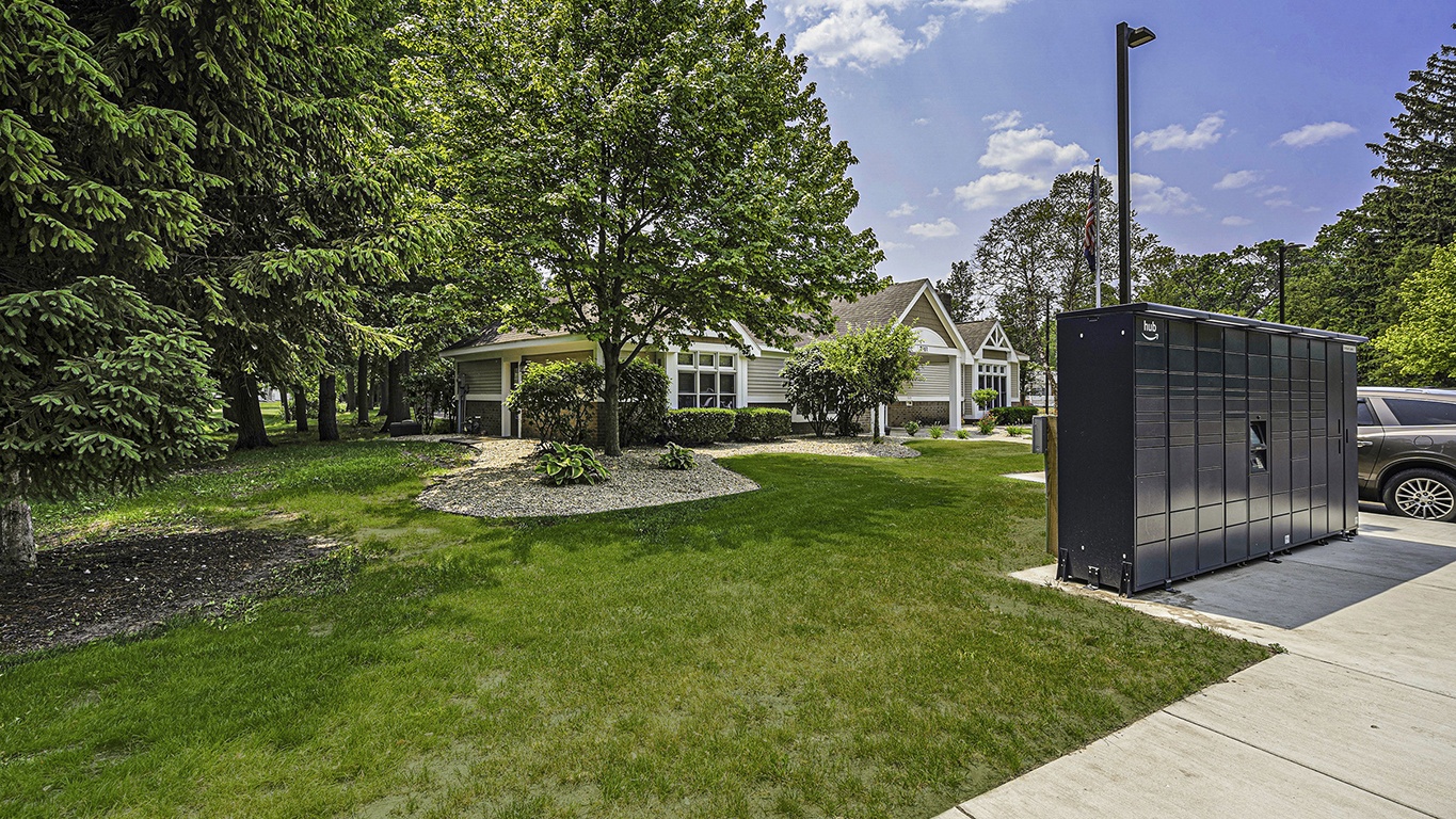 Orchard Lakes Apartments