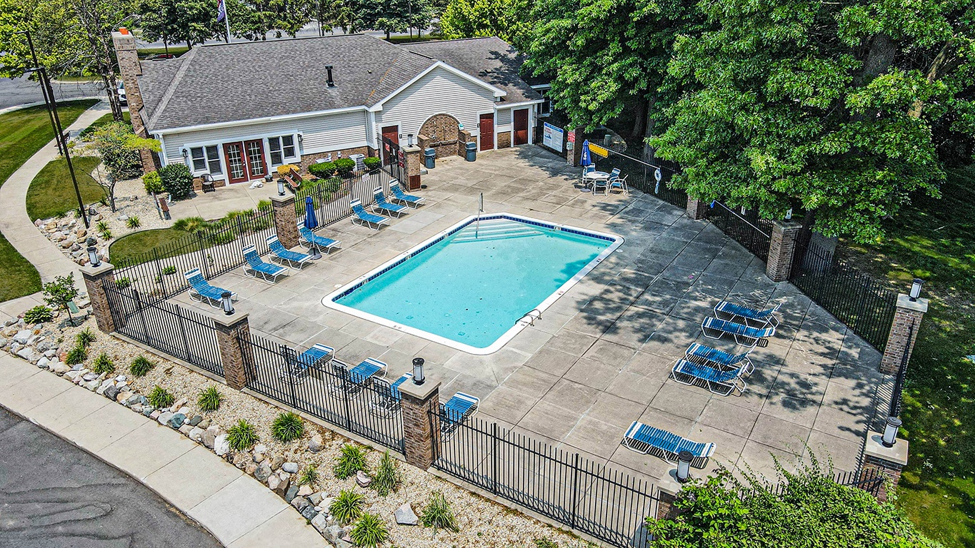 Orchard Lakes Apartments