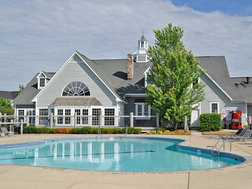 Swimming Pool with Sundeck at Portsmouth Apartments, Michigan, 48377
