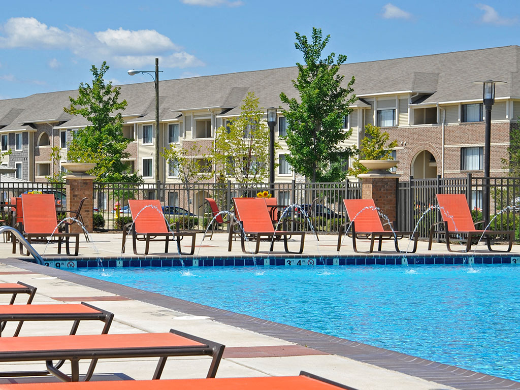 Expansive Sundeck at Prairie Lakes Apartments, Peoria, IL, 61615