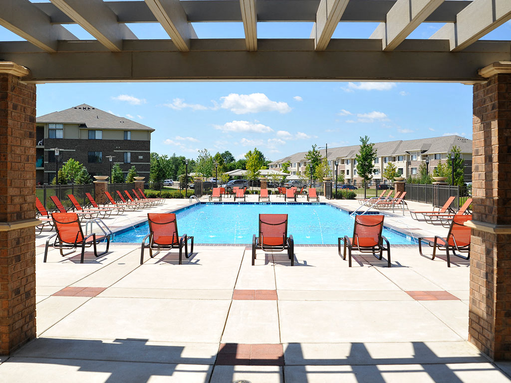 Outdoor Pergola at Prairie Lakes Apartments, Illinois, 61615