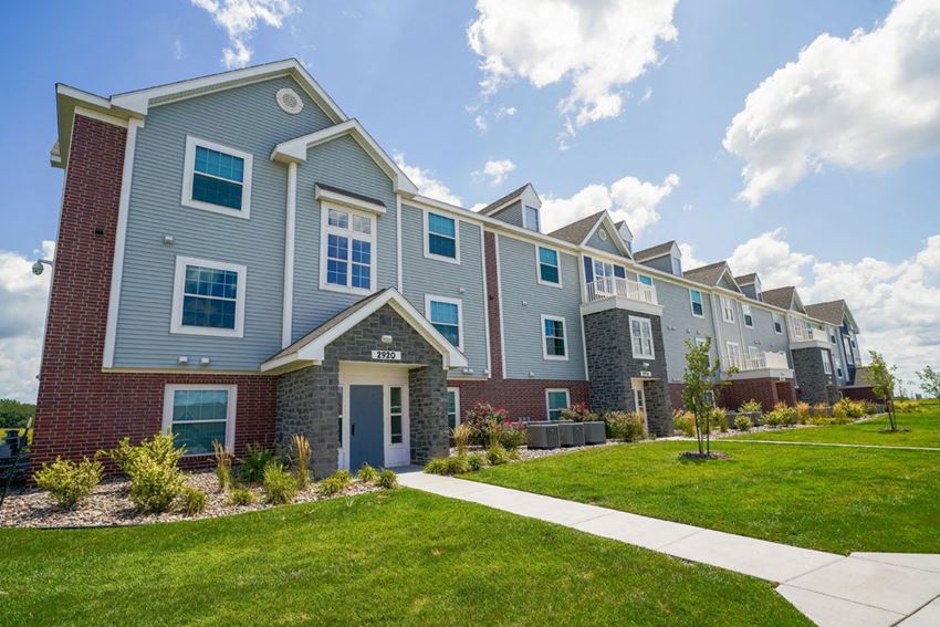 Spacious Apartment Homes Available at Stoney Pointe Apartment Homes, Wichita - Photo Gallery 1