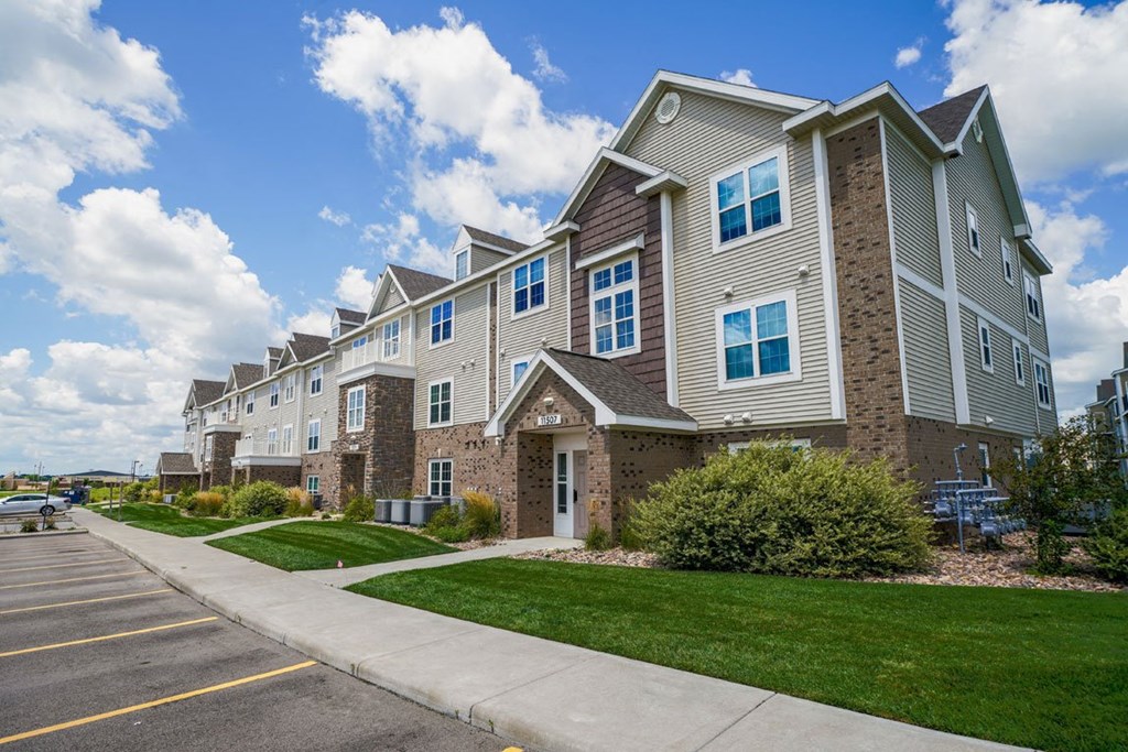 Landscaped Walkways at Stoney Pointe Apartment Homes, Wichita, KS