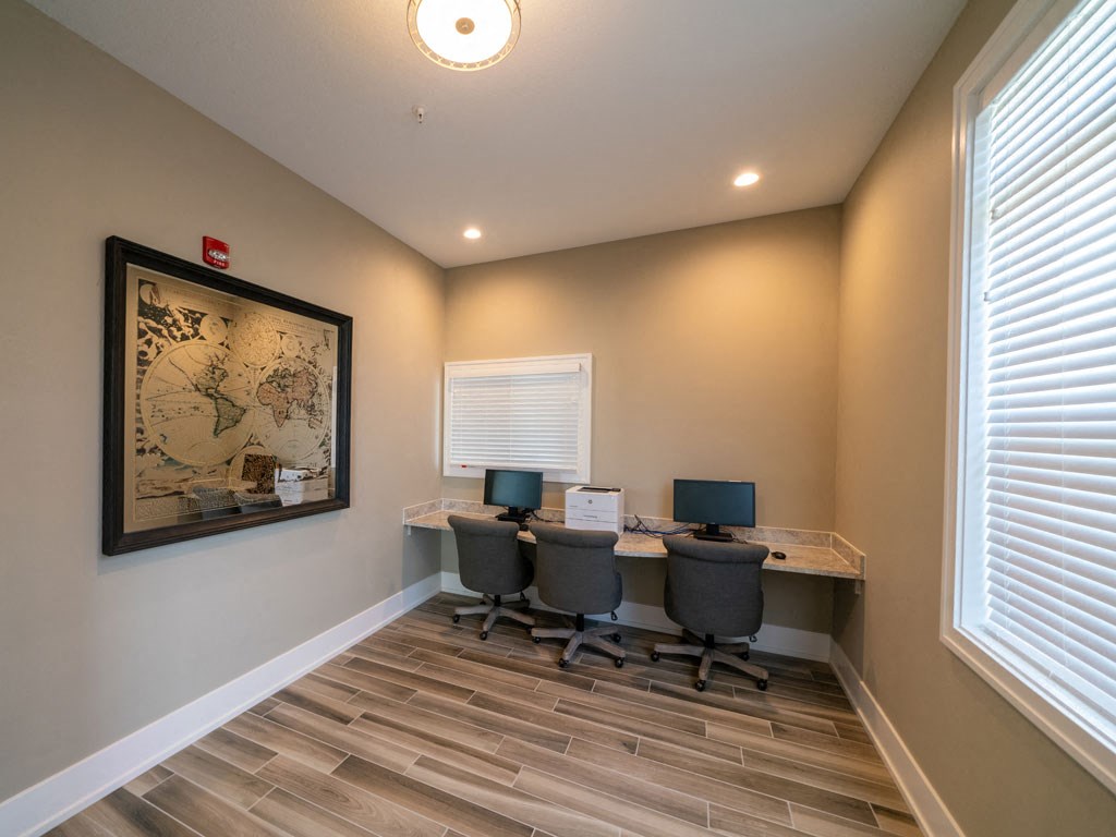 Business Center With Computers at Strathmore Apartment Homes, West Des Moines