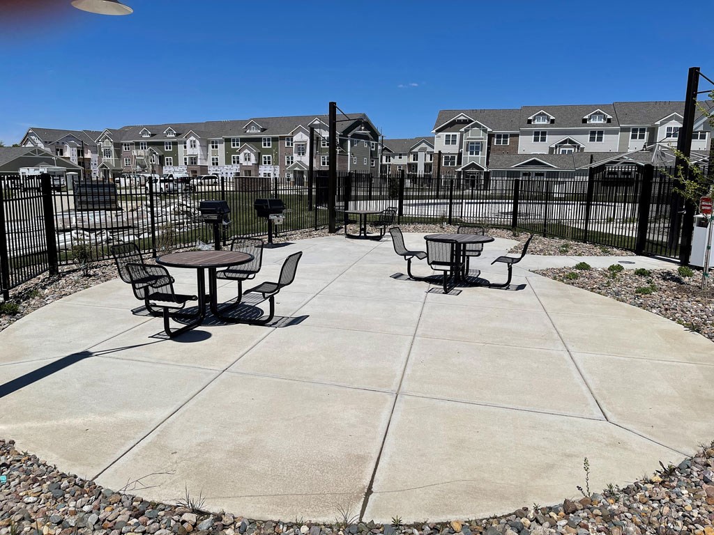 Gathering Area With Grills at Strathmore Apartment Homes, West Des Moines