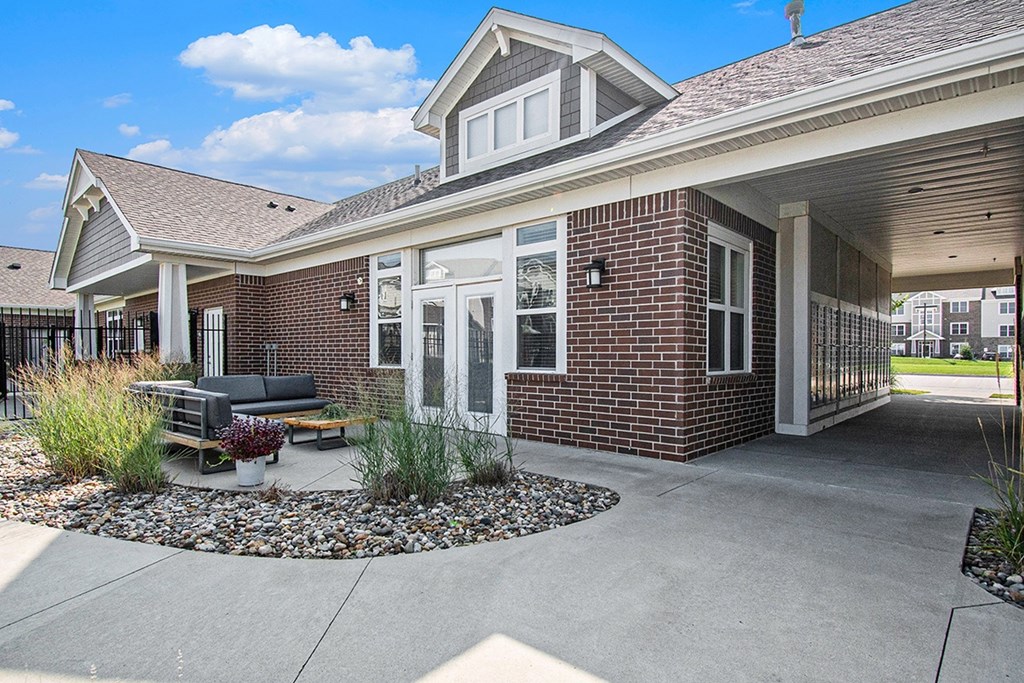 An outdoor seating area at Strathmore Apartment Homes, West Des Moines, IA