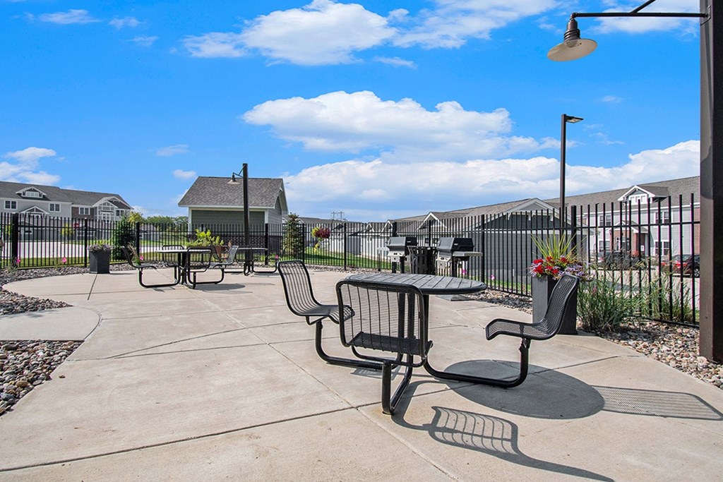 Gathering Area With Grills at Strathmore Apartment Homes, West Des Moines