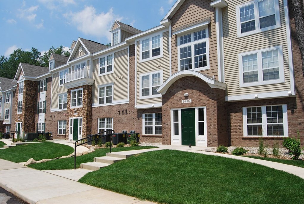 Exterior View Of Apartments at Tall Oaks Apartment Homes, Kalamazoo, 49009