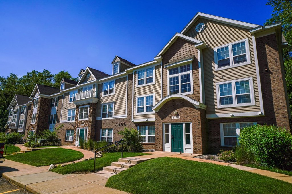 Building Exterior at Tall Oaks Apartment Homes, Kalamazoo, MI, 49009