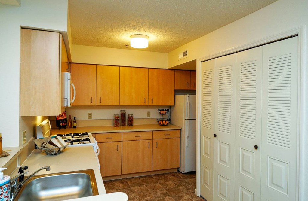 Kitchen with Ample Storage at Tall Oaks Apartment Homes, Kalamazoo, MI