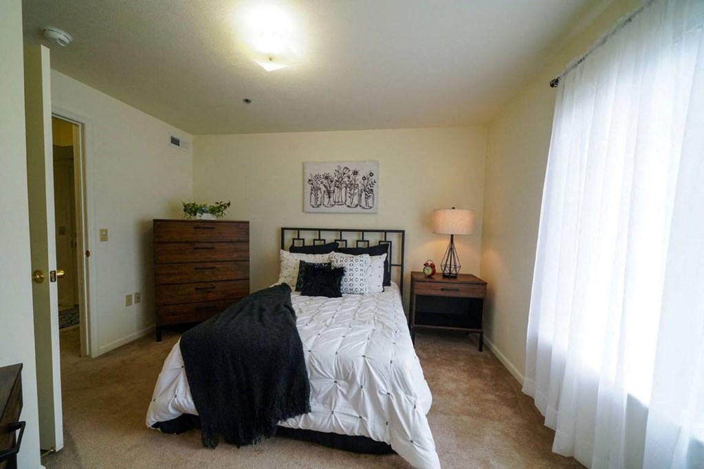 Spacious Bedrooms at Tracy Creek Apartment Homes in Perrysburg, OH