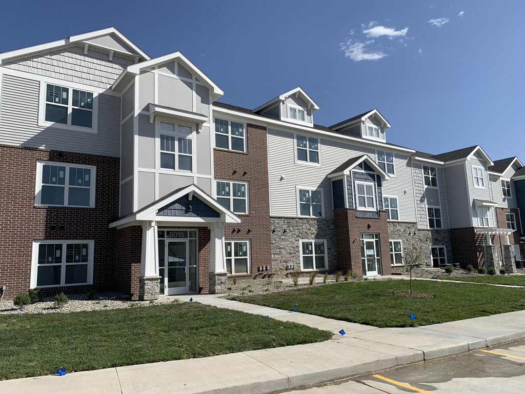 Building Exterior at Trade Winds Apartment Homes in Elkhorn, NE 68022